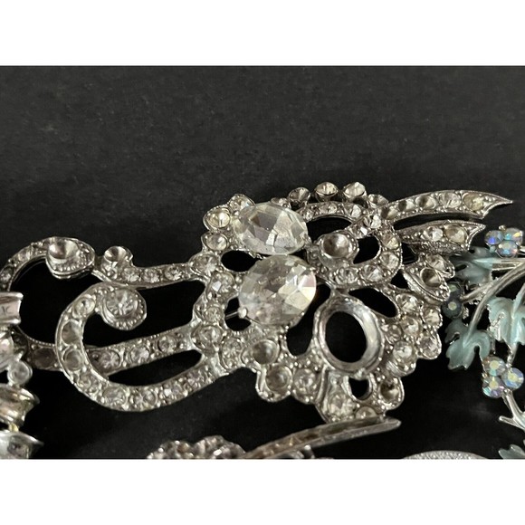 VINTAGE HIGH END Brooches 16pcs MISSING RHINESTONES ALL WEARABLE/ Most Unsigned - Picture 11 of 16